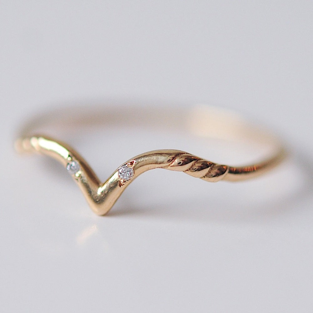White Swan Ring - Magpie Jewellery