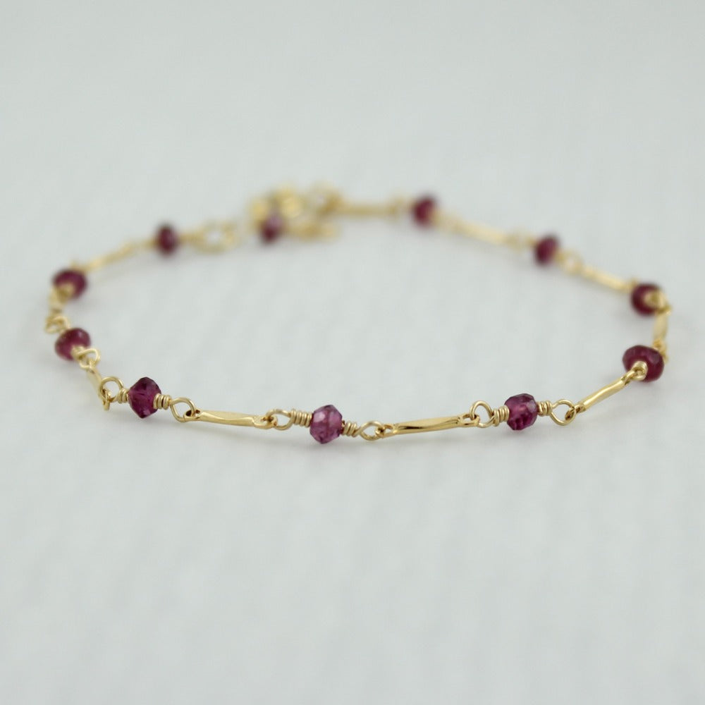 Dapped Bar &amp; Gemstone Chain Bracelet | Magpie Jewellery | Yellow Gold | Garnet
