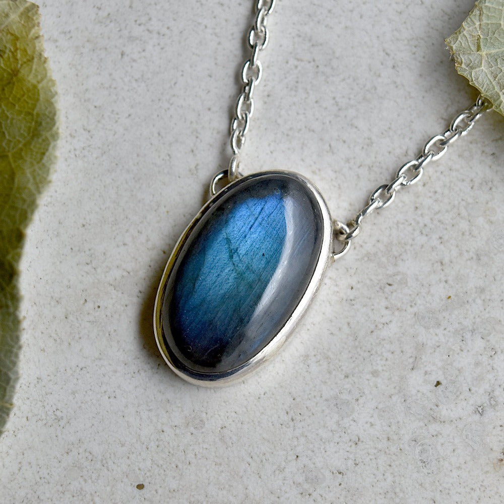 'Adeytown' Labradorite Vertical Oval Necklace - Magpie Jewellery