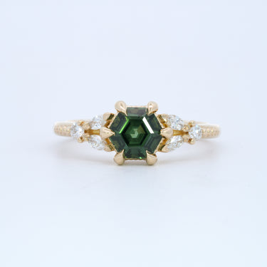 'Magnolia' Sapphire RIng
