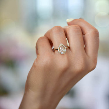 'Ava' Halo w/ Pear Shaped Champagne Lab Diamond