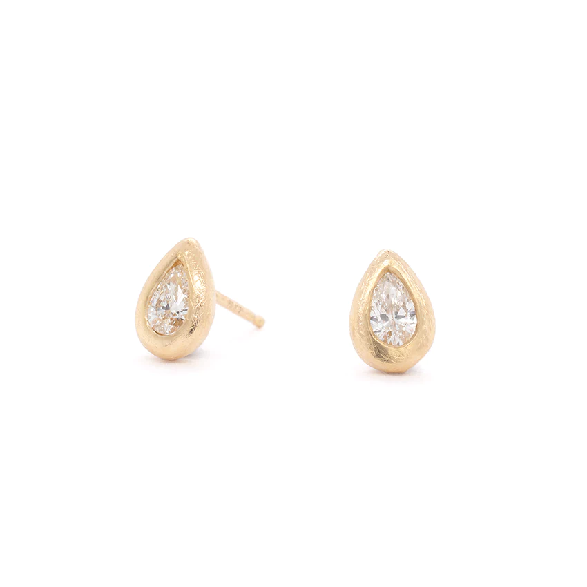 Sparkling pear diamonds in 'Boulder' texture bezel set 18k yellow gold stud earrings