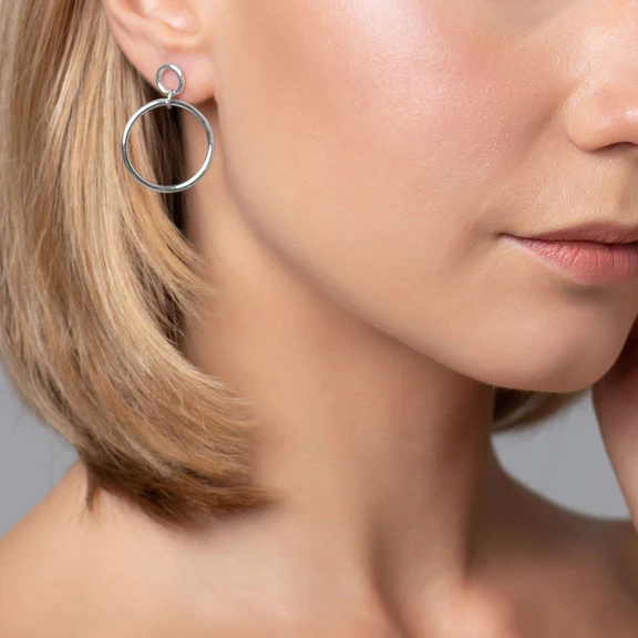 Sterling Silver 24mm round circles with a 8mm wide circle stud.  The circles are on a jump ring so they move. | on model