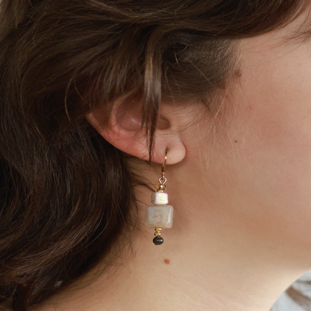 Short Gold earrings adorned with colorful geometric pieces | on model