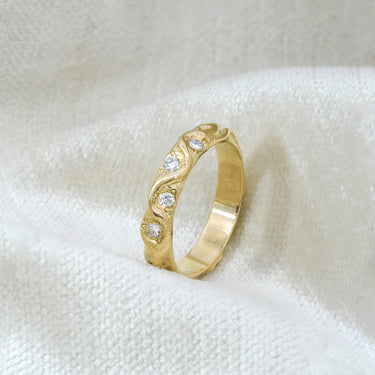 10ky 'Tangles 4' Gold & Diamond Band