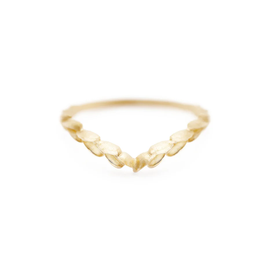 18k Yellow gold Laurel Ring in a V shape