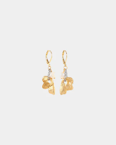Short two-tone earrings adorned with a flower-shaped pewter pendant and a pearl