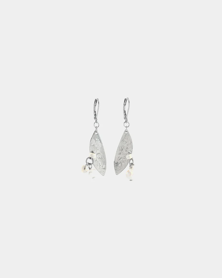 Short silver earrings with a winged pewter pendant and a cluster of colorful pearls(White)