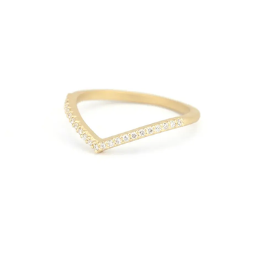 18k Yellow Gold V Ring Studded with diamonds