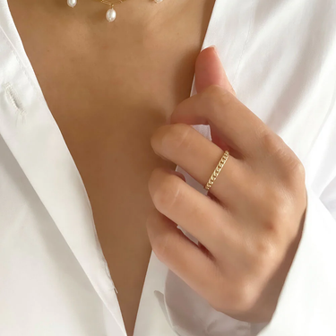 14k Yellow Gold link ring | on model