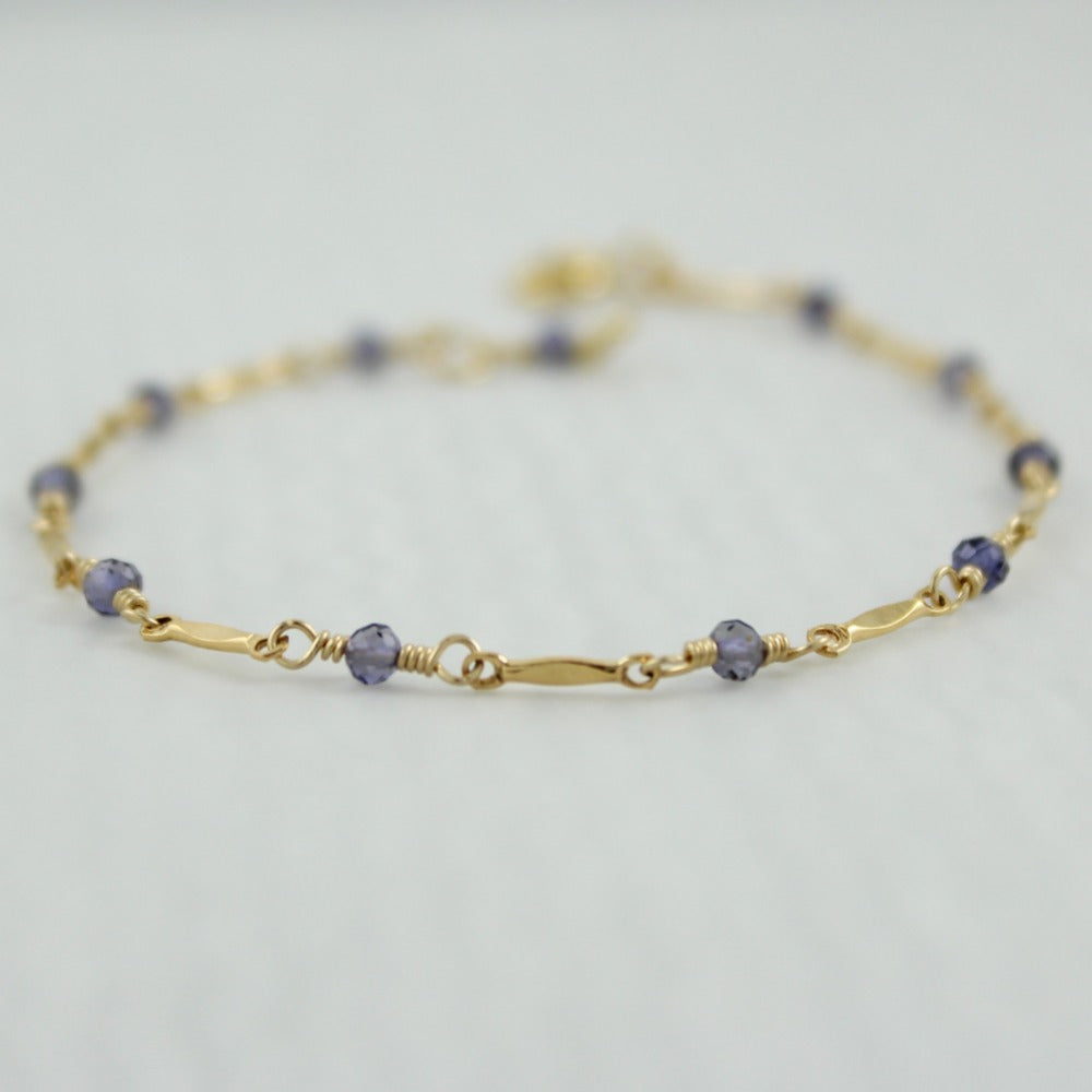 Dapped Bar & Gemstone Chain Bracelet | Magpie Jewellery | Yellow Gold | Iolite