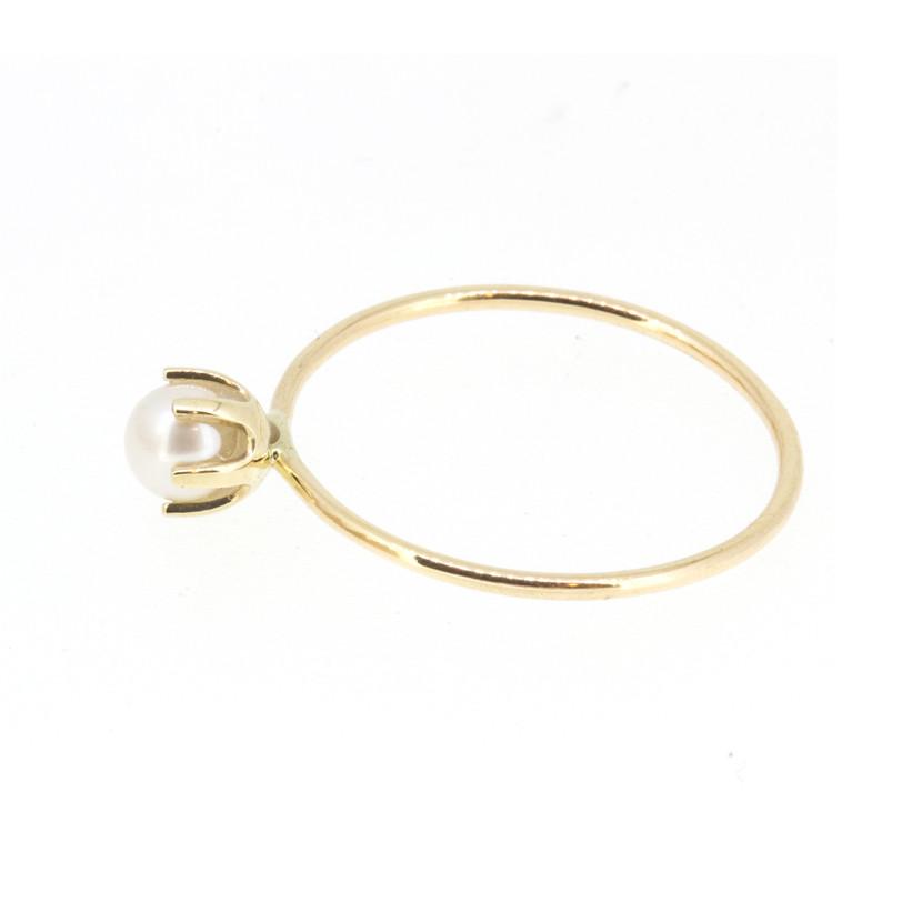  14-karat gold solitaire band featuring a tiny round white pearl