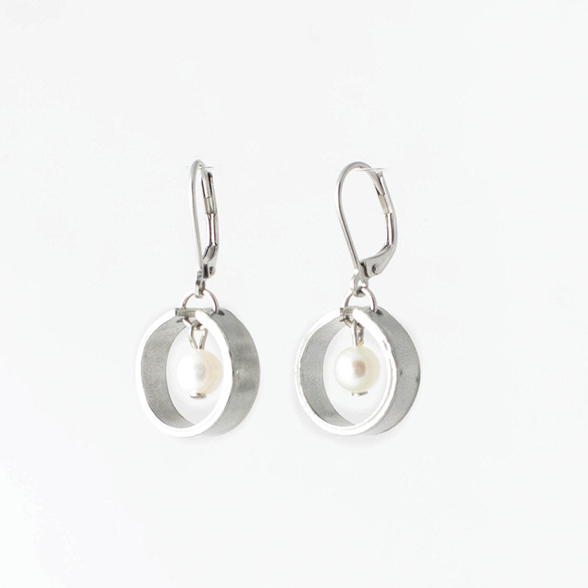 458224 Anne-Marie Chagnon Andrea Earrings  Pearl