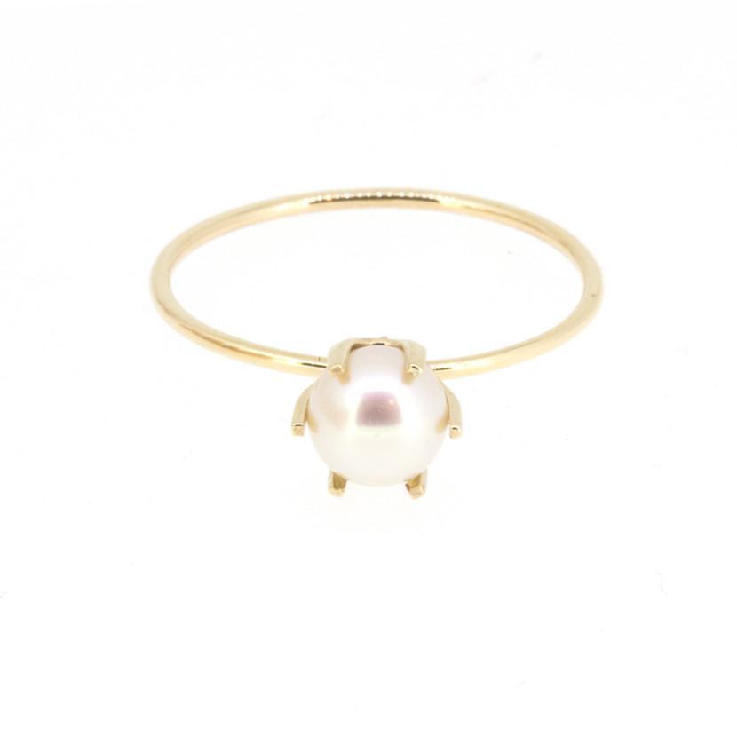 14-karat gold Solitaire band featuring a single round white pearl