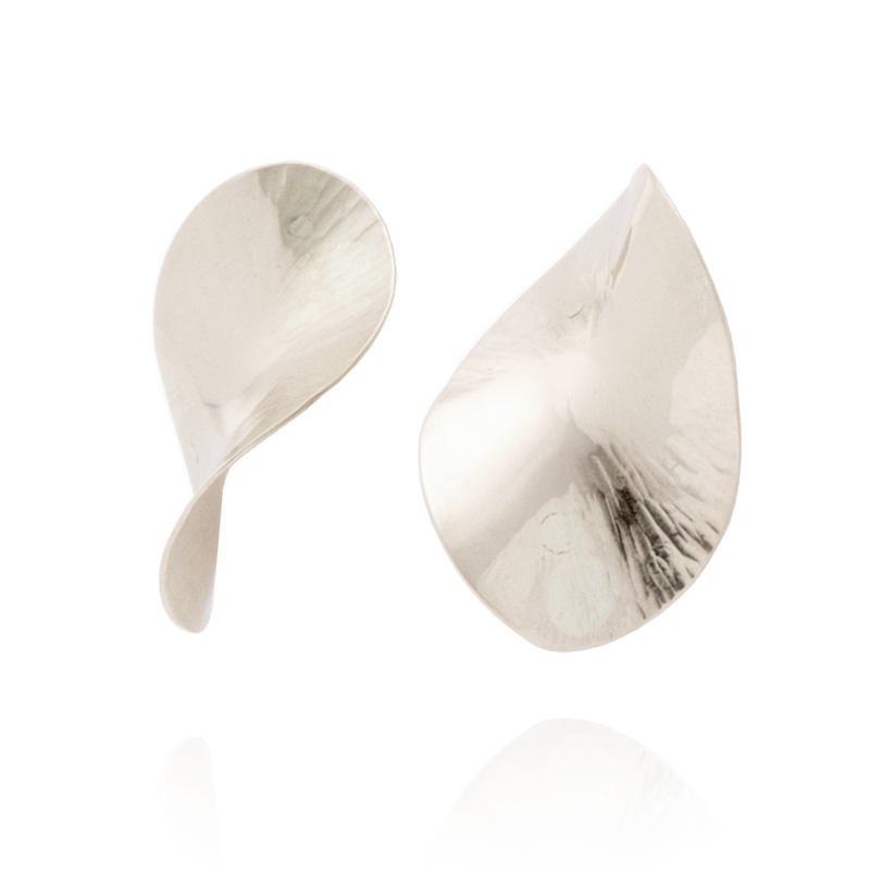 "Infinity" Hammered Oval Studs - 14K Gold - Magpie Jewellery