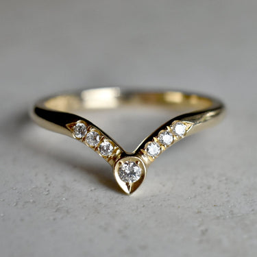 Pointed Diamond Wave Band - Magpie Jewellery