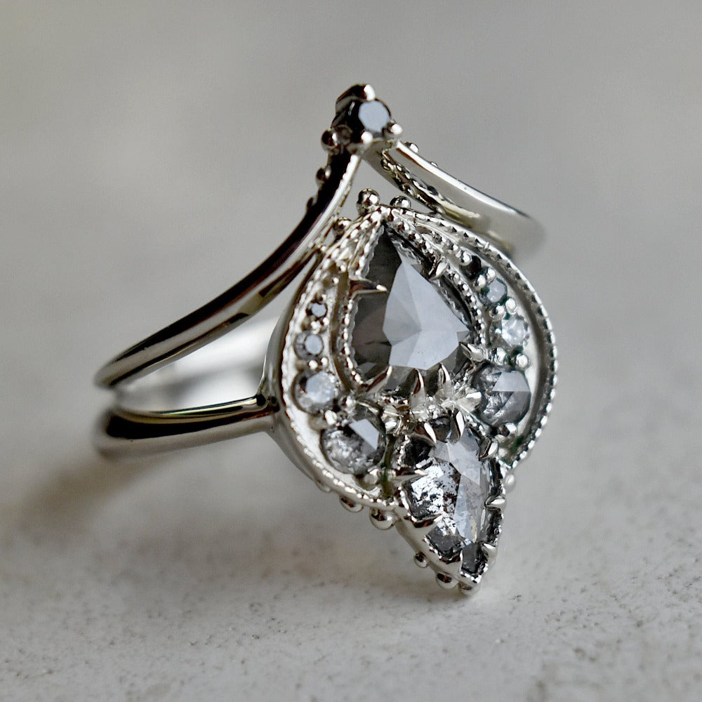 Regiis Silver Stone Shield Ring - Magpie Jewellery