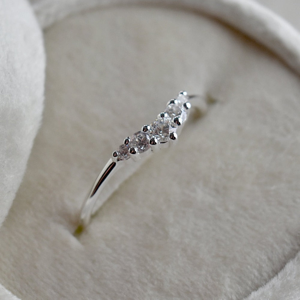 Graduated CZ Guard Ring - Magpie Jewellery