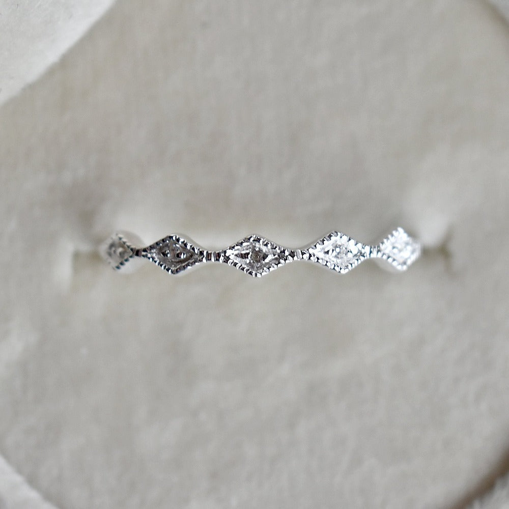 Vintage-Inspired Tapered Diamond Shape Ring - Magpie Jewellery