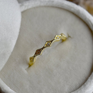 Vintage-Inspired Tapered Diamond Shape Ring - Magpie Jewellery