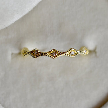 Vintage-Inspired Tapered Diamond Shape Ring - Magpie Jewellery
