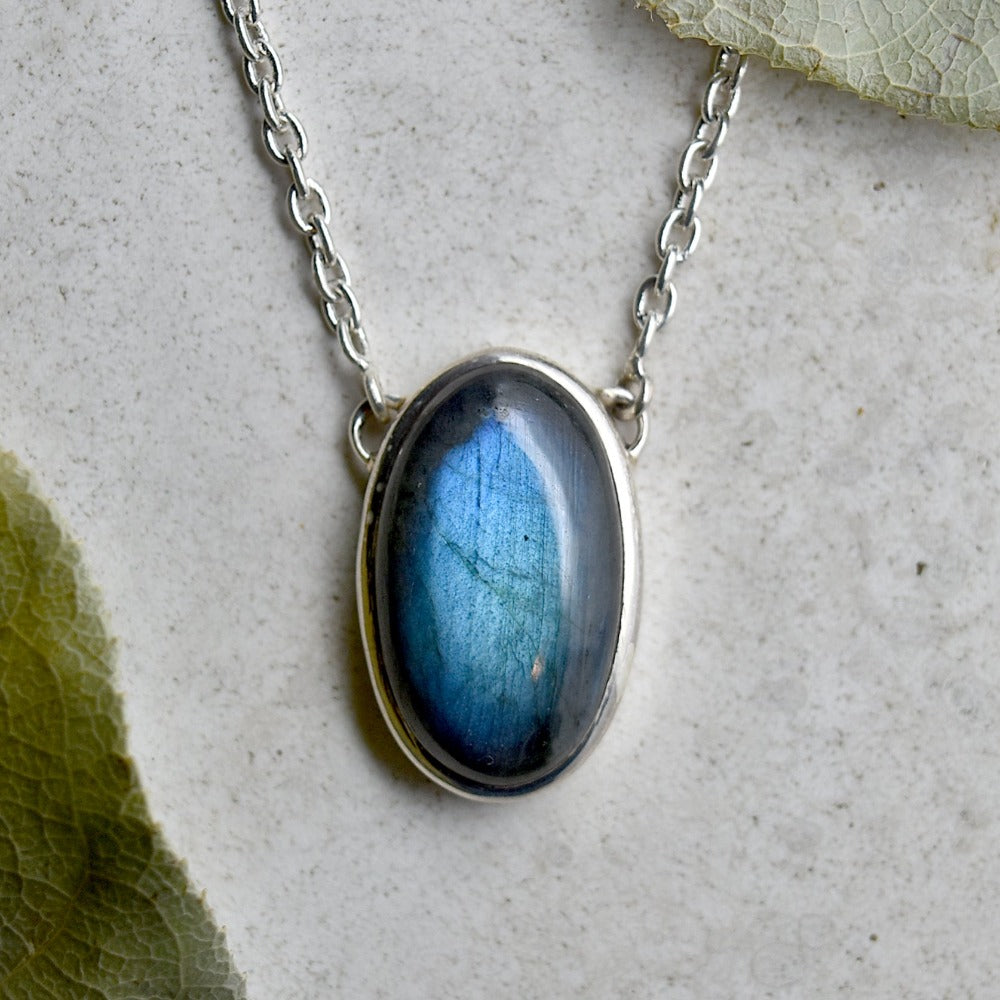 'Adeytown' Labradorite Vertical Oval Necklace - Magpie Jewellery