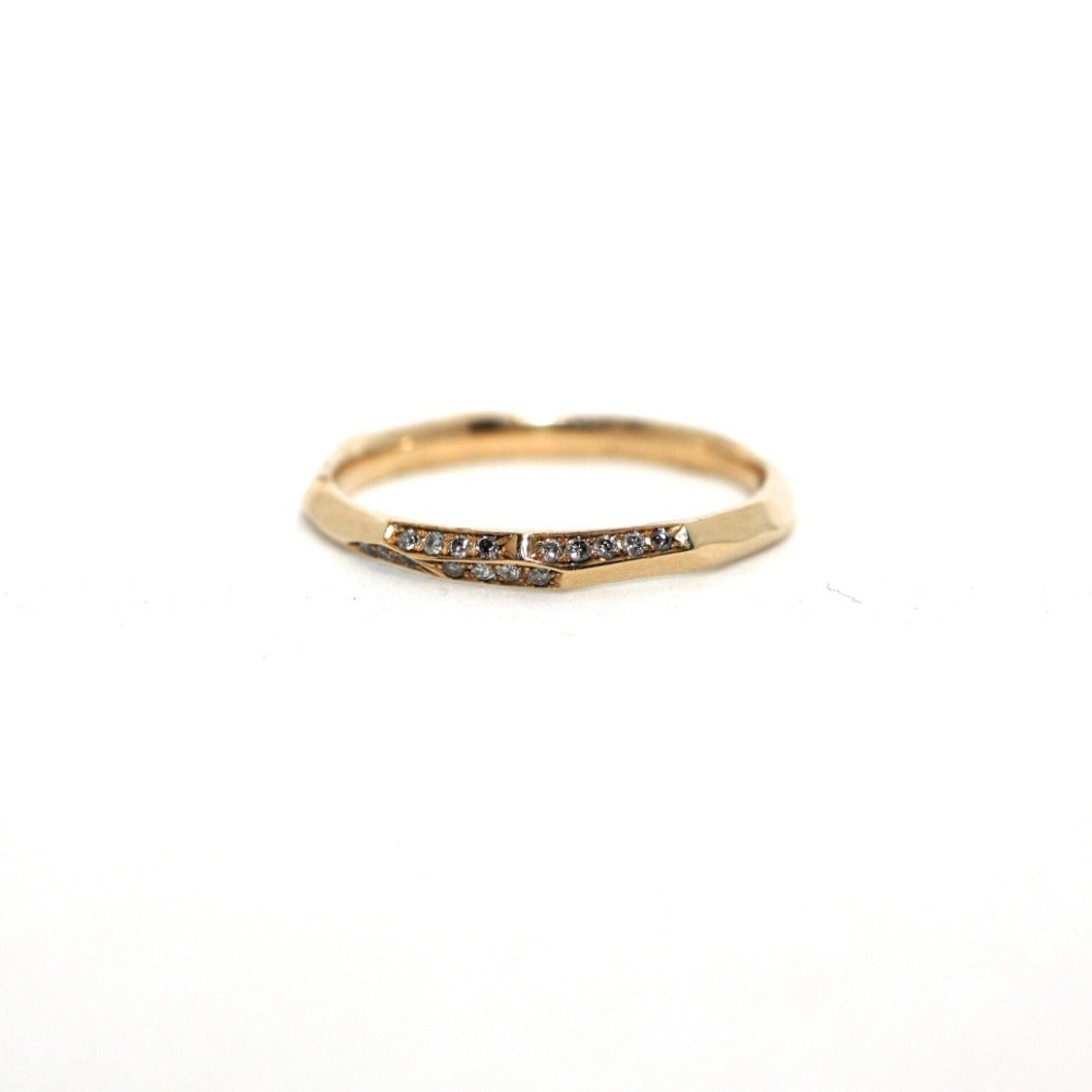 Akira Tiny Facet Band - Magpie Jewellery