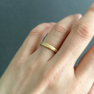 2.8mm Hammered Yellow Gold Band | Magpie Jewellery