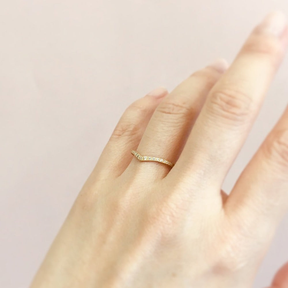 White Diamond Cresting Band YG | Magpie Jewellery