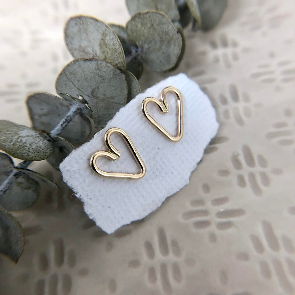 14k Heart Studs - Magpie Jewellery