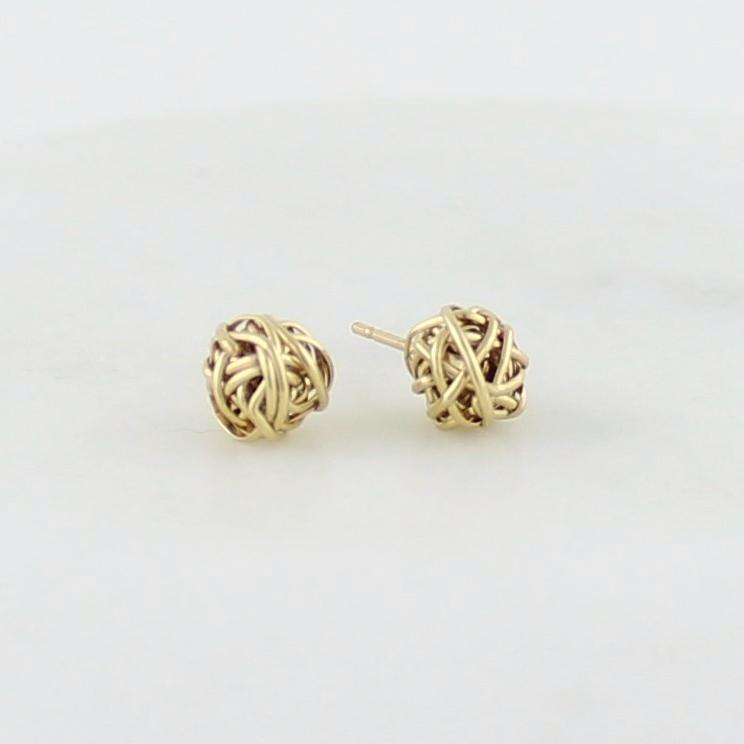 Little Twist Stud | Magpie Jewellery | Yellow Gold | Twist Detail Shot